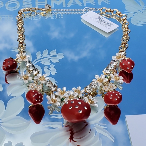 Betsey Johnson NWT Strawberry Frontal Statement Necklace - Picture 3 of 9
